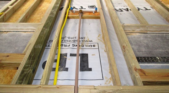 4-eletrica-e-hidraulica-sa%cc%83o-inseridas-no-painel-na-fabrica-e-arrematadas-na-obra-555x308
