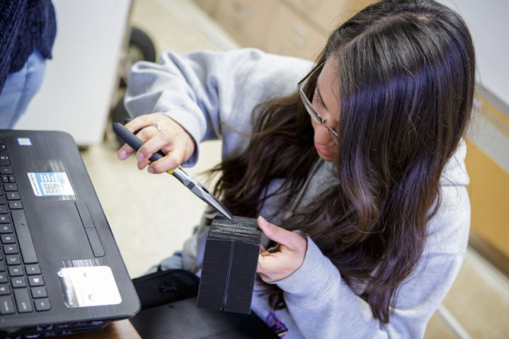 solar-powered-tent-invention-homeless-teen-girls-19-719x479.jpg