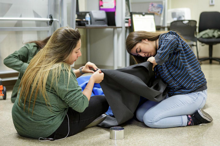 solar-powered-tent-invention-homeless-teen-girls-20-719x479.jpg
